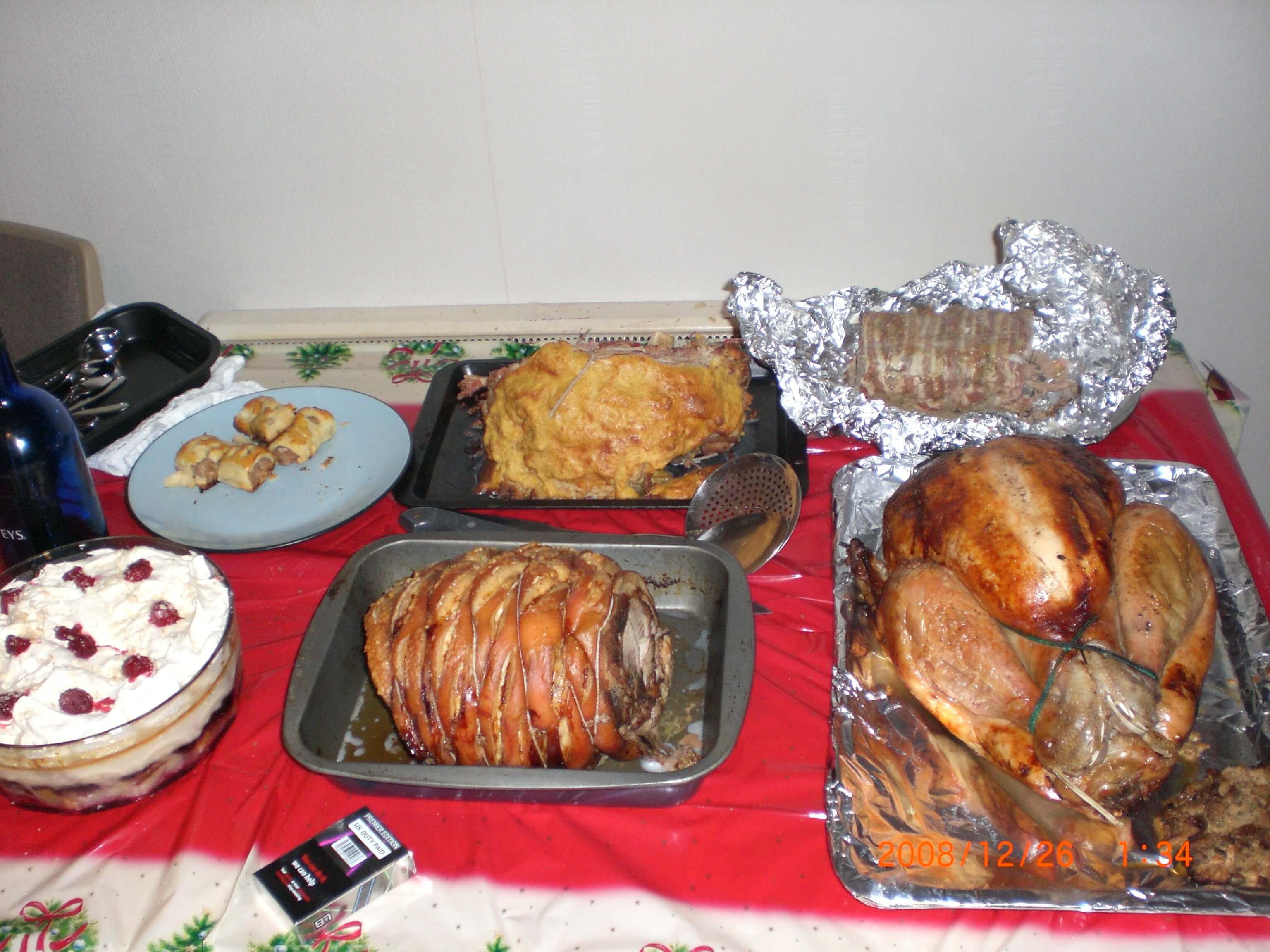 【クリスマスで使える英語】「pig out」 - 食べすぎる、大食いする