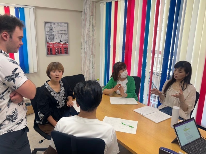 英語をたくさん「使える」少人数制